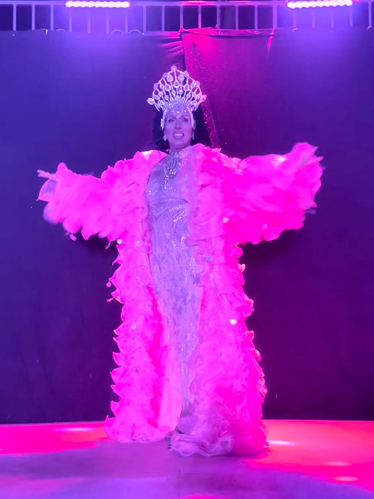 La revue à plumes du cabaret Le Moulin Bleu
